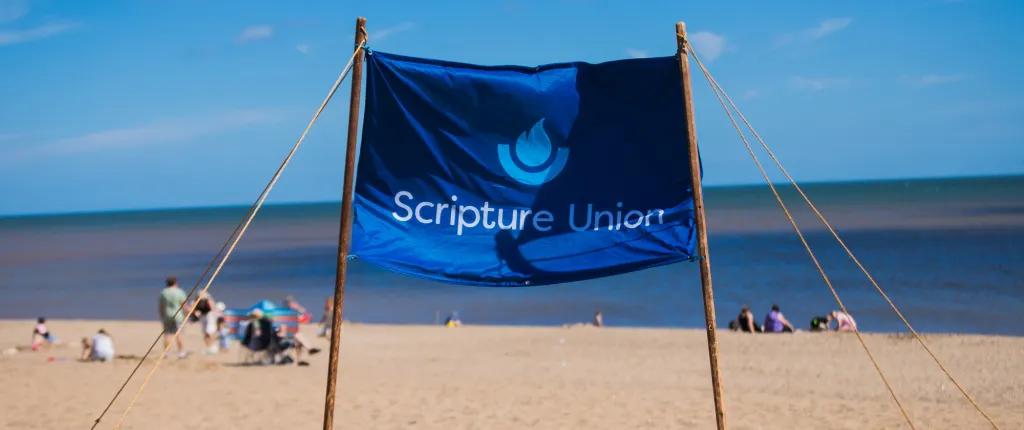 SU banner on the beach