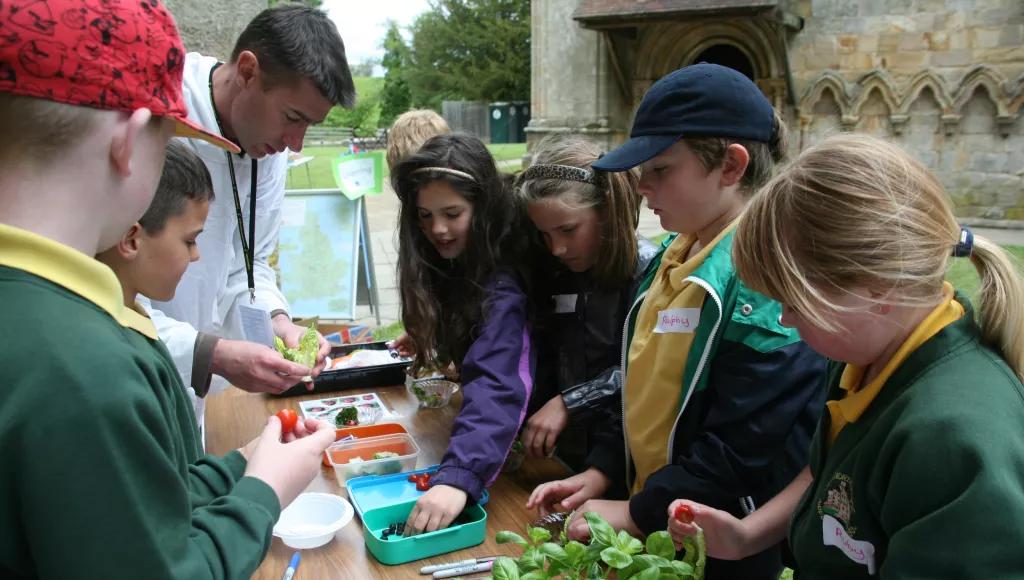 Children gardening workshop Lifepath