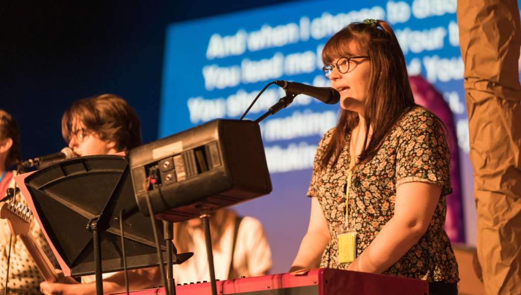 Amplify holiday girl leading worship