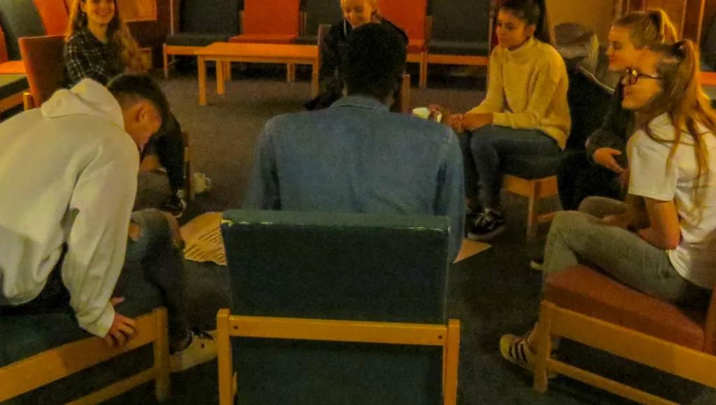 Students discussing the latest topic with their leader