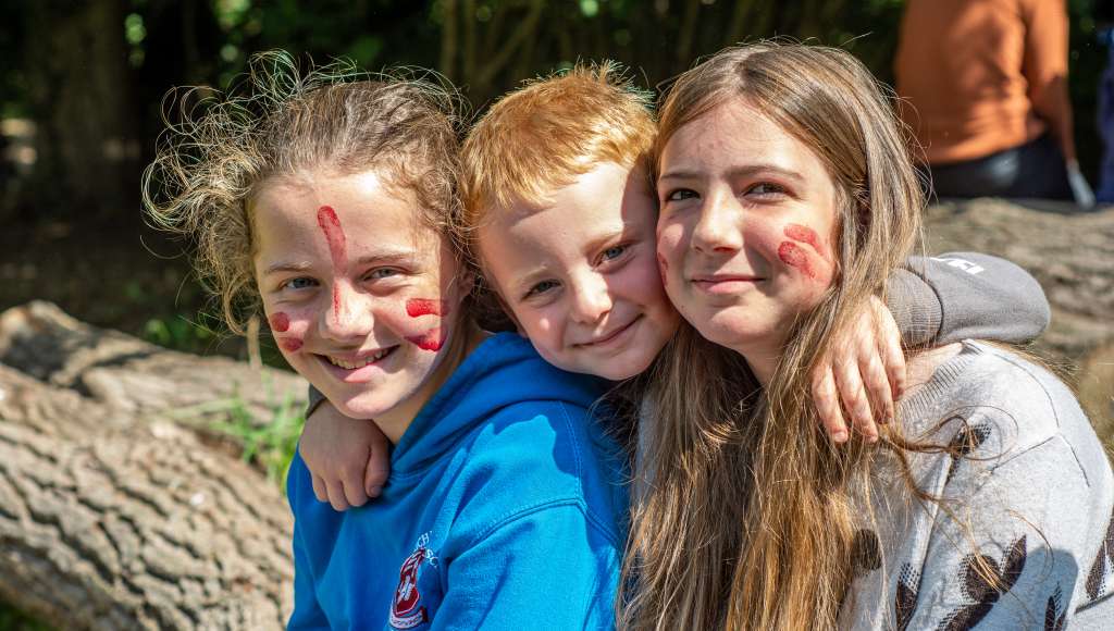 three children at SU camp
