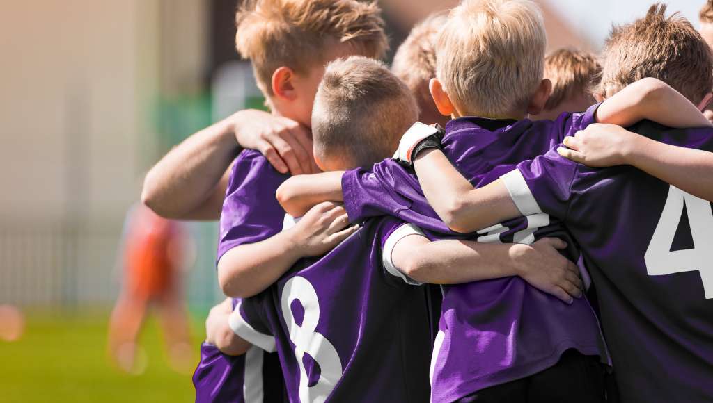 Children - football huddle