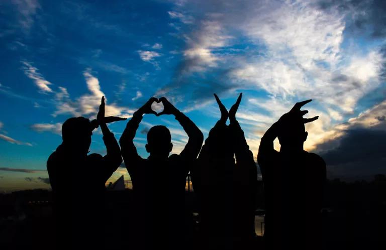 young_people_love_hands_silhouette