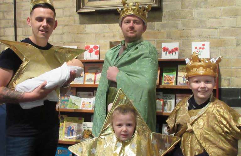 dressing up, christmas, star at the stable
