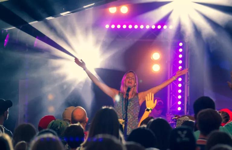 worship-at-solid-festival