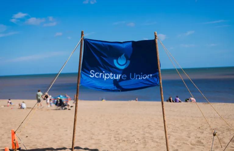 SU banner on the beach