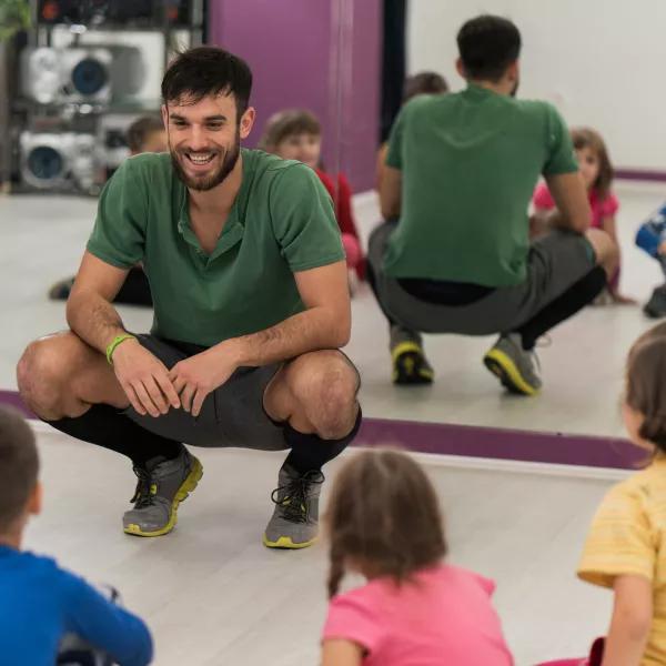 Man coaching children