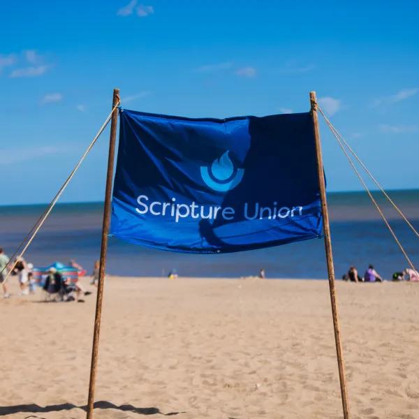 SU banner on the beach